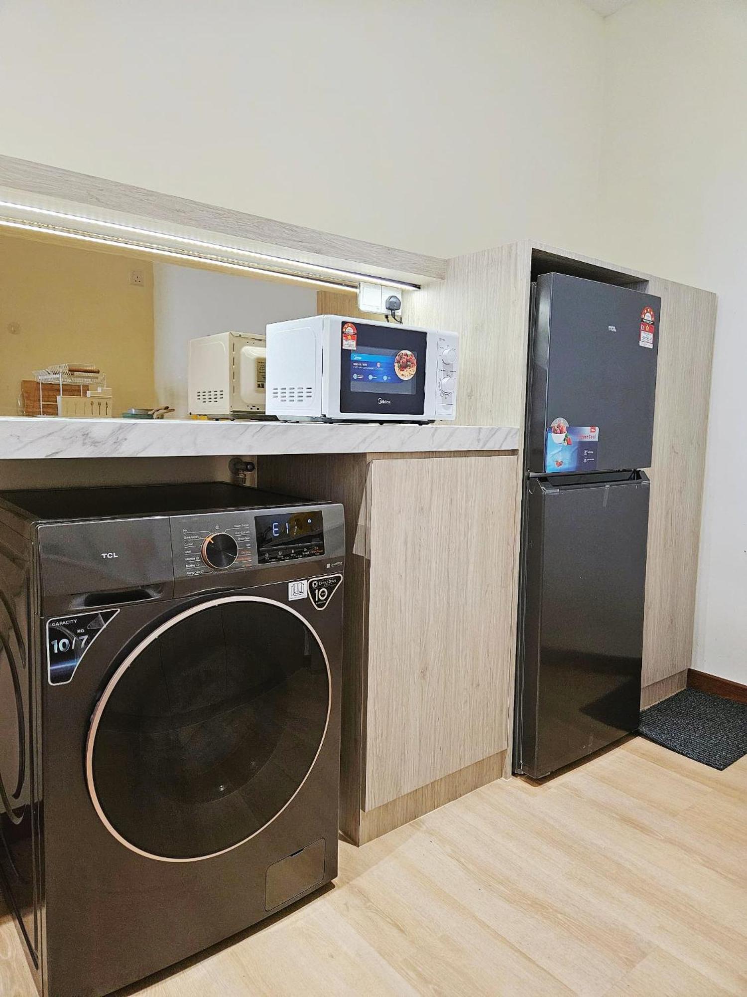Summer Studio Apartment At Kota Kinabalu City Centre Bagian luar foto